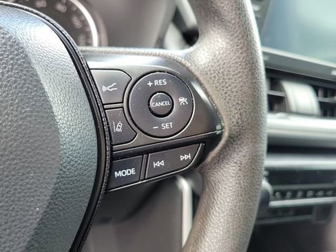 Used 2021 Toyota RAV4 LE image 16