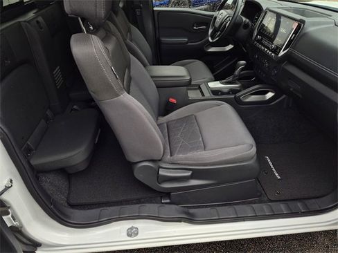 Certified 2025 Nissan Frontier SV image 14