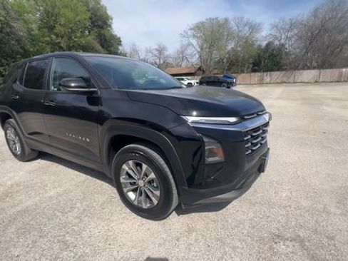 Used 2025 Chevrolet Equinox LT image 2