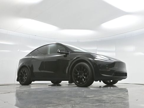 Used 2023 Tesla Model Y Long Range image 68