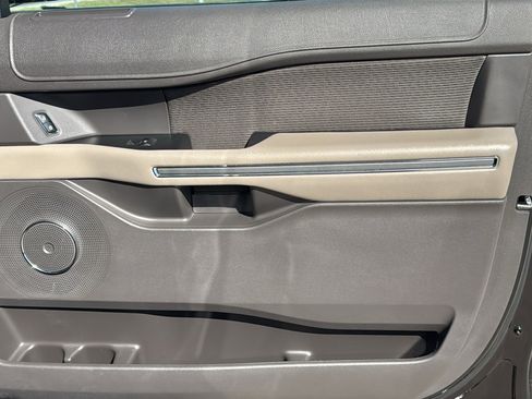 Used 2021 Ford Expedition XLT image 27