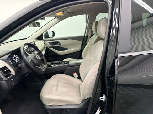 Used 2025 Nissan Rogue SV AWD/4WD image 9