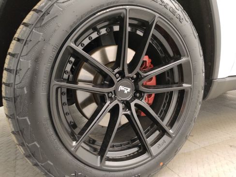 Used 2020 Jeep Grand Cherokee Laredo w/ Laredo X Package RWD image 31
