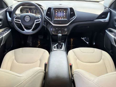 Used 2017 Jeep Cherokee Latitude FWD image 12