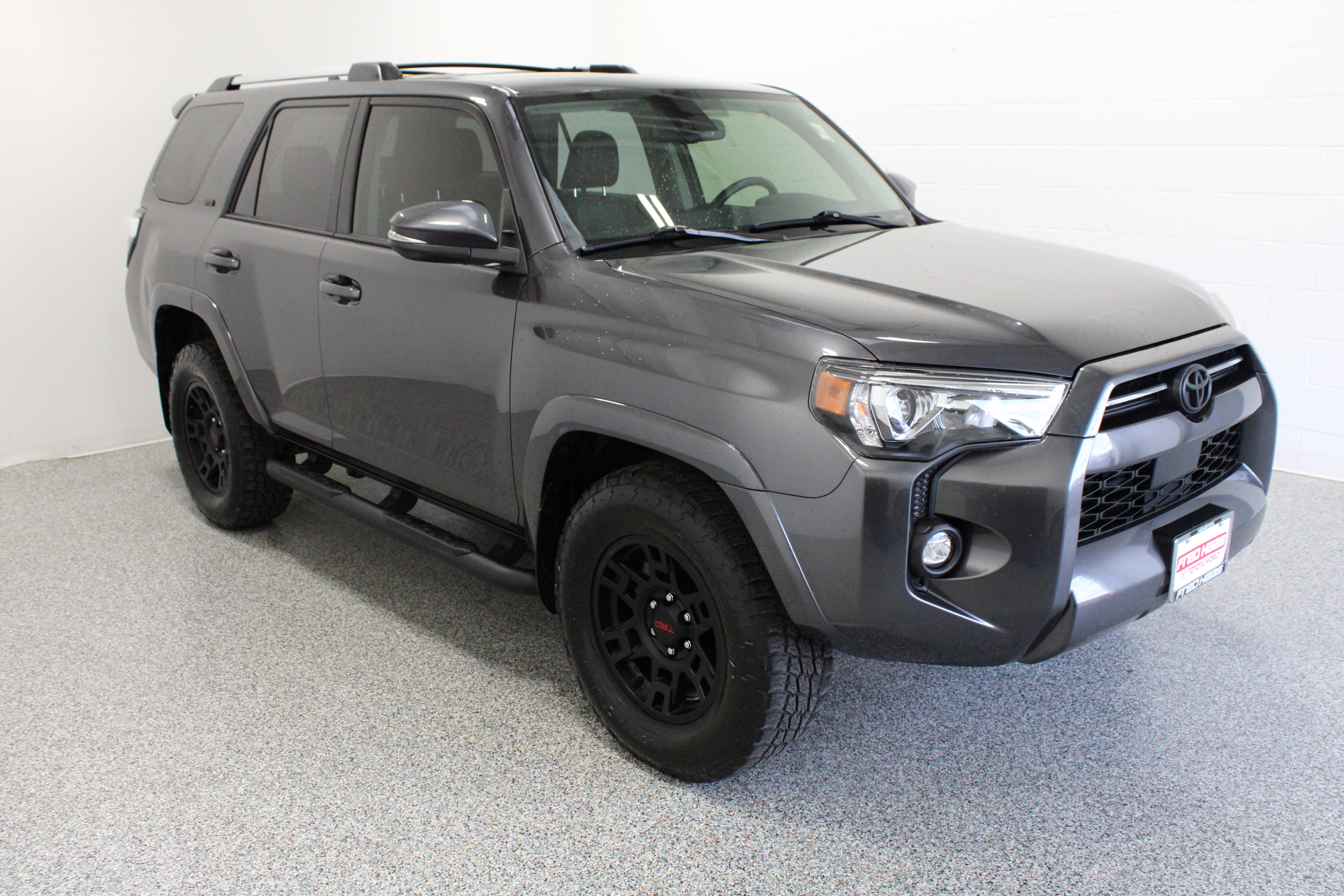 Used 2023 Toyota 4Runner SR5 Premium w/ Moonroof Package RWD image 4