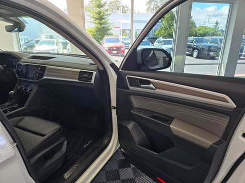 Used 2023 Volkswagen Atlas SEL AWD/4WD image 44