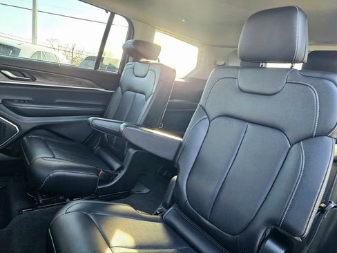 Used 2023 Jeep Grand Cherokee L Limited w/ Luxury Tech Group II image 24