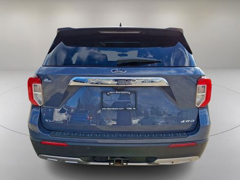 Used 2021 Ford Explorer XLT w/ Equipment Group 202A image 9