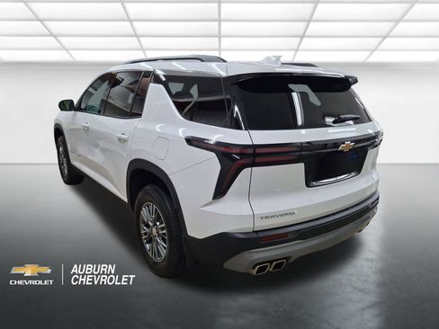 Used 2025 Chevrolet Traverse LT w/ Driver Confidence Package FWD image 5