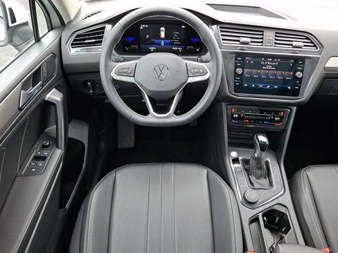 Certified 2023 Volkswagen Tiguan SE w/ Panoramic Sunroof Package AWD/4WD image 14
