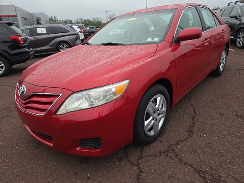 Used 2011 Toyota Camry LE FWD image 7