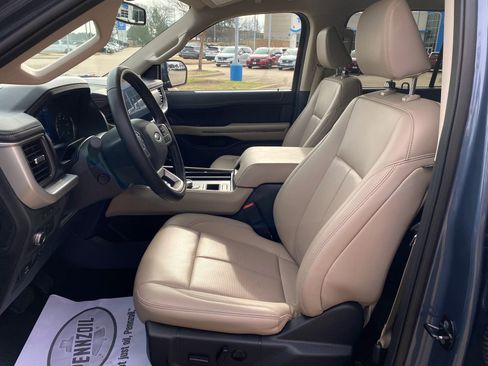 Used 2022 Ford Expedition XLT image 11