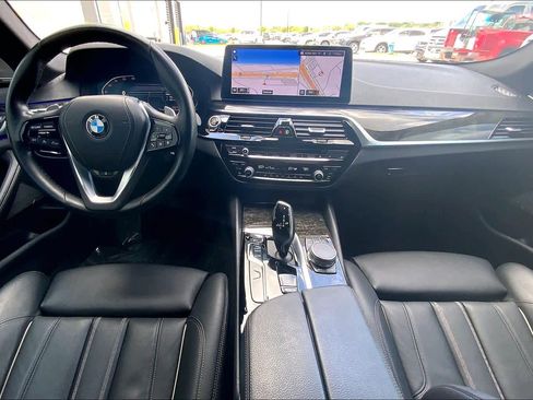 Used 2021 BMW 530i w/ Premium Package image 14
