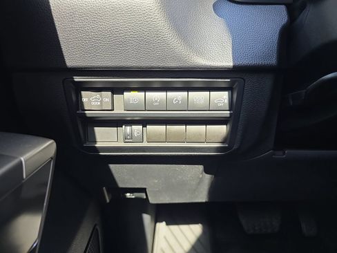 Used 2022 Toyota Tundra SR5 w/ SR5 Convenience Package AWD/4WD image 26