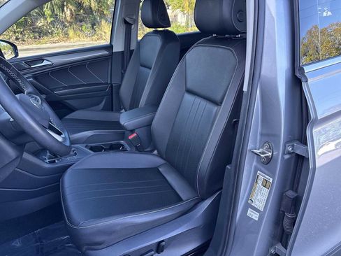 Used 2022 Volkswagen Tiguan SE w/ Panoramic Sunroof Package image 15