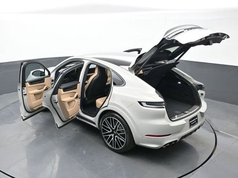 New 2026 Porsche Cayenne GTS image 29