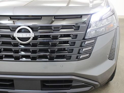Used 2026 Nissan Pathfinder SV FWD image 8