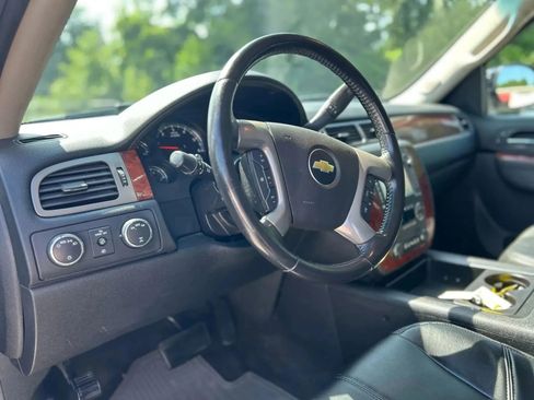 Used 2013 Chevrolet Avalanche LT image 13