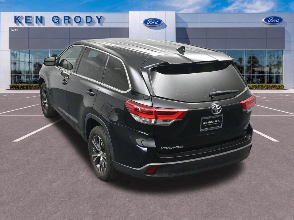 Used 2017 Toyota Highlander Plus w/ Carpet Mat Package FWD image 15