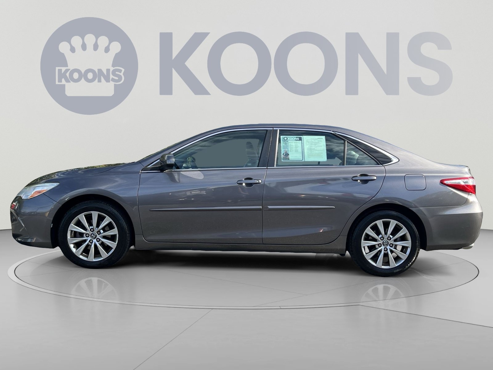 Used 2017 Toyota Camry XLE FWD image 5