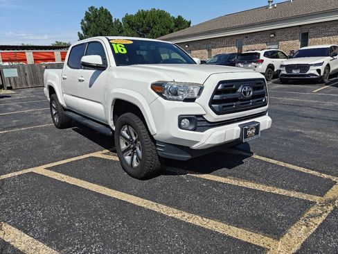 Used 2016 Toyota Tacoma Limited w/ Exterior Package AWD/4WD image 7
