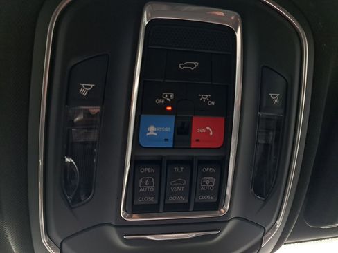 New 2026 Jeep Grand Cherokee Limited w/ Luxury Tech Group II AWD/4WD image 26