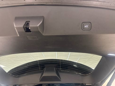 Used 2024 Cadillac XT6 Luxury image 14