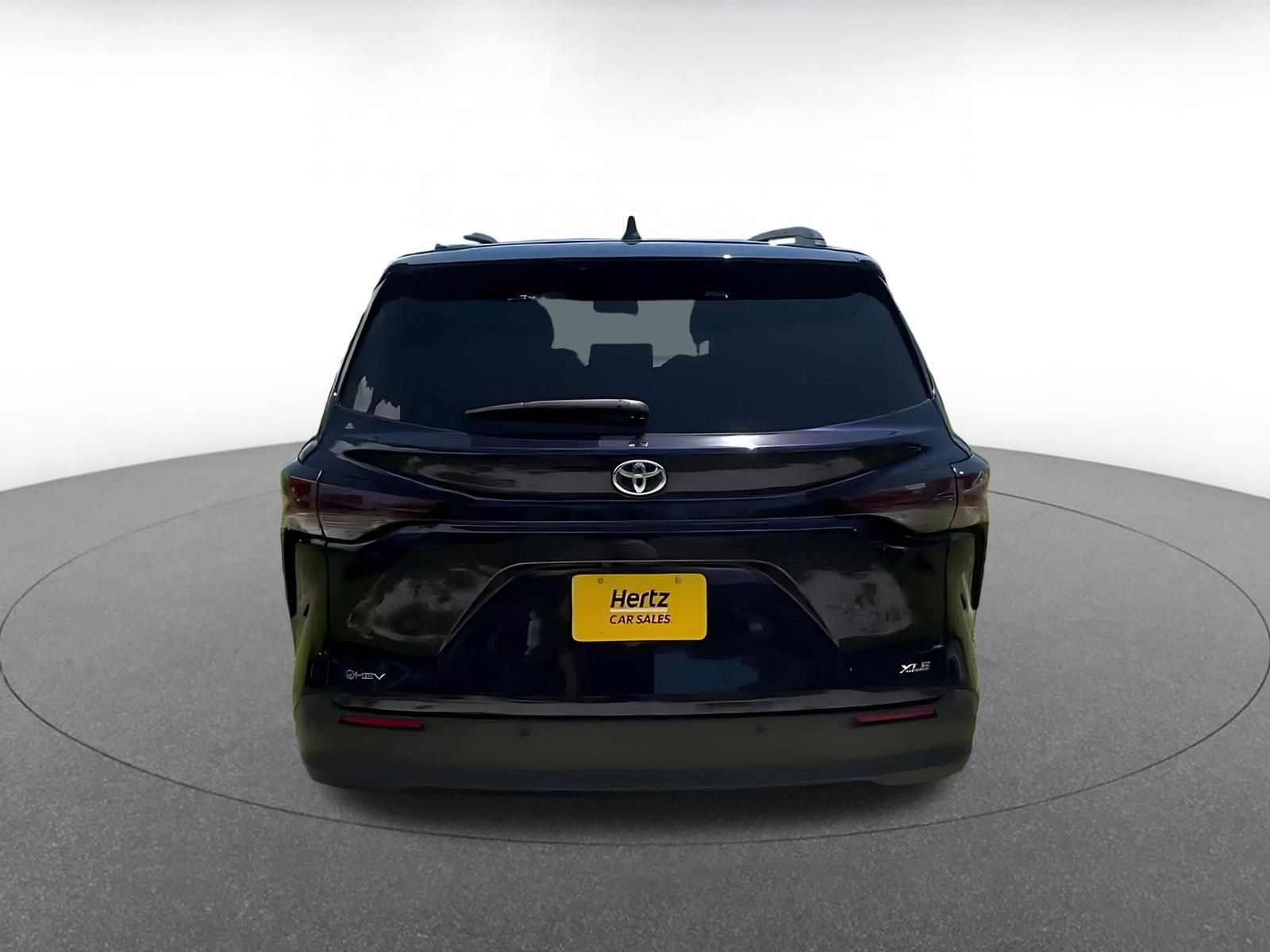 Used 2025 Toyota Sienna XLE FWD image 12