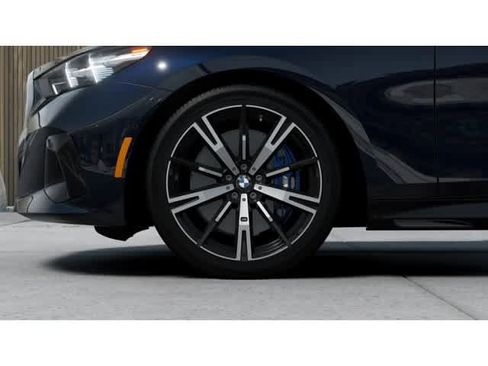 New 2026 BMW 540i xDrive w/ M Sport Package AWD/4WD image 7