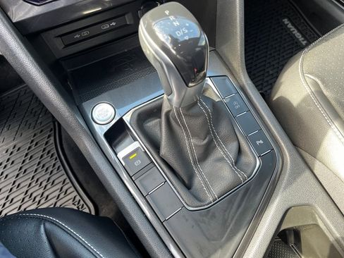 Used 2022 Volkswagen Tiguan SE R-Line image 27