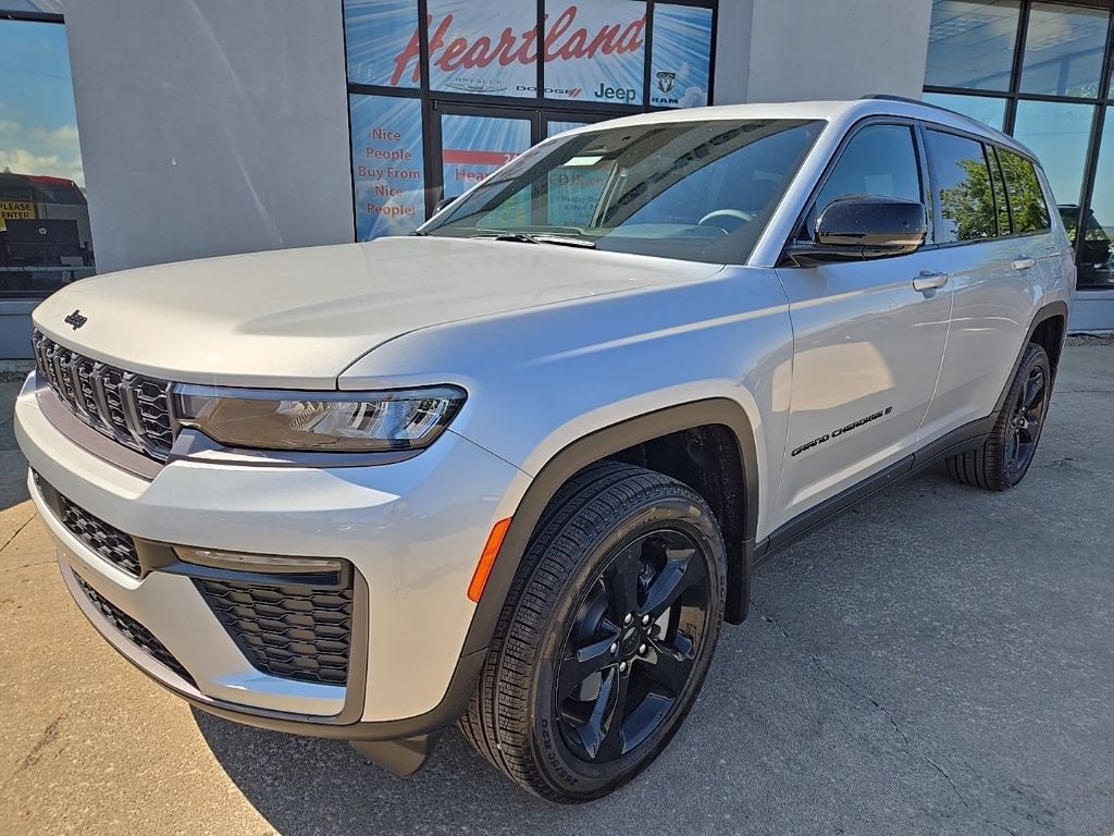 New 2026 Jeep Grand Cherokee L Limited w/ Limited Altitude Package AWD/4WD image 2