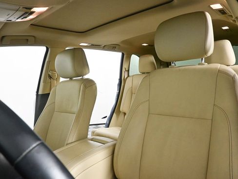 Used 2016 Toyota Highlander XLE FWD image 5