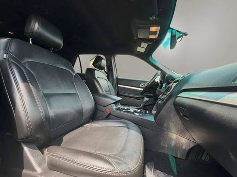 Used 2016 Ford Explorer XLT w/ Equipment Group 202A FWD image 14