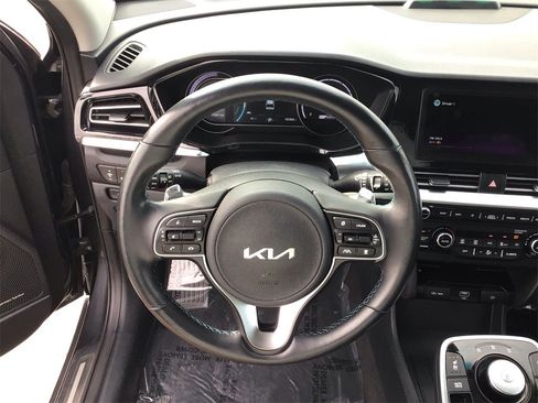 Used 2022 Kia Niro EX Premium w/ Cold Weather Package image 15