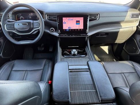 Used 2024 Jeep Wagoneer Series II image 11