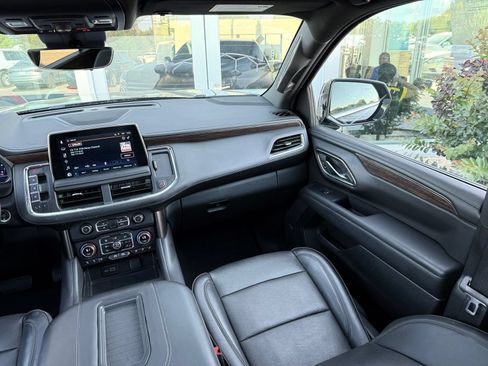 Used 2024 Chevrolet Suburban High Country AWD/4WD image 30