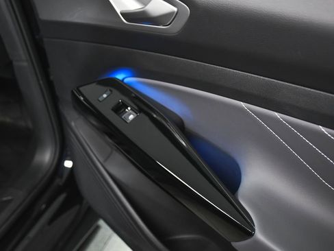 Used 2023 Volkswagen ID.4 Pro S Plus image 17