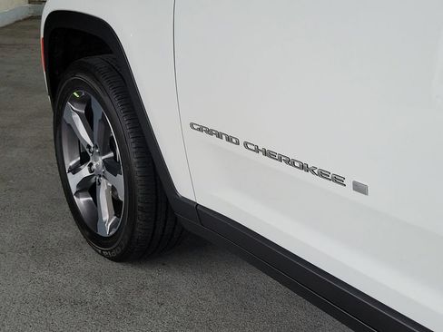 New 2026 Jeep Grand Cherokee Limited RWD image 6