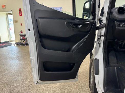 Used 2020 Mercedes-Benz Sprinter 2500 image 23
