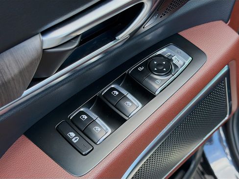 Used 2025 Kia Telluride SX w/ SX Captain's Chair Package FWD image 24