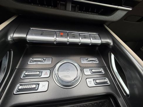 Used 2025 Lincoln Nautilus Premier w/ Equipment Group 102A image 31