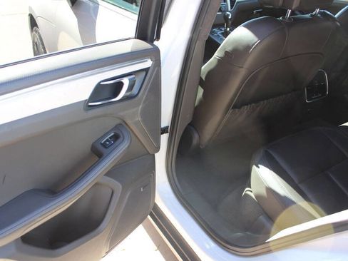 Used 2016 Porsche Macan S image 12