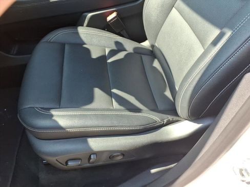 Used 2025 Chevrolet Traverse LT FWD image 22