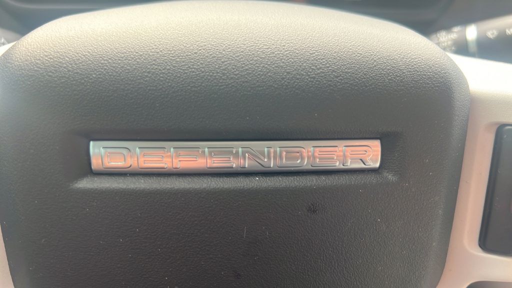Used 2025 Land Rover Defender 110 X-Dynamic SE AWD/4WD image 33