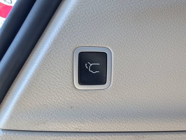 Used 2024 Chrysler Pacifica Touring-L FWD image 22