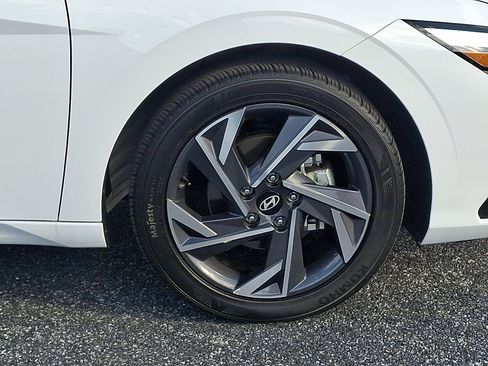 Certified 2025 Hyundai Elantra Sport image 8