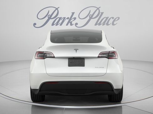 Used 2021 Tesla Model Y Long Range AWD/4WD image 3
