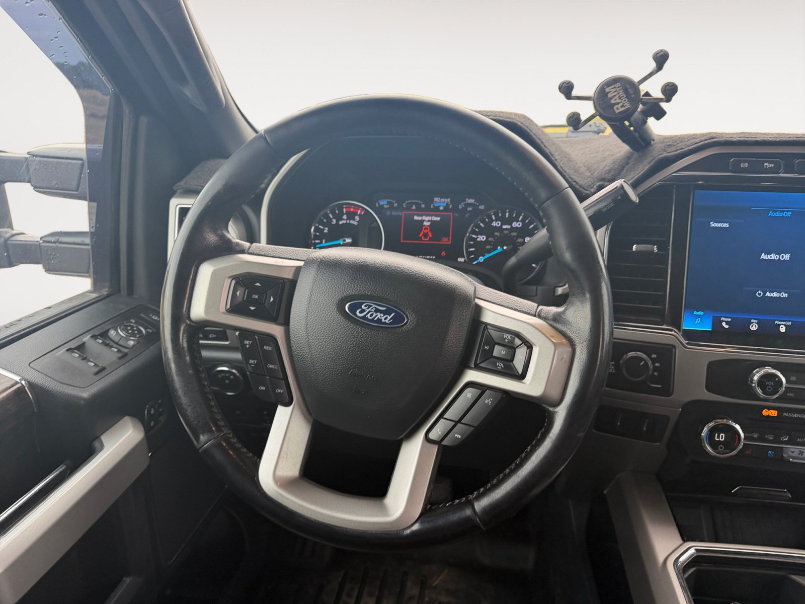 Used 2022 Ford F250 Lariat w/ Lariat Ultimate Package AWD/4WD image 12