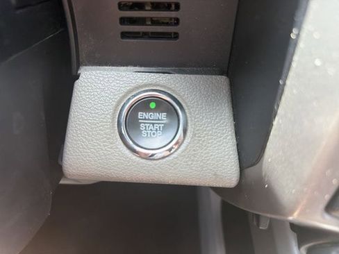 Used 2019 Ford F150 Lariat w/ Equipment Group 502A Luxury AWD/4WD image 32