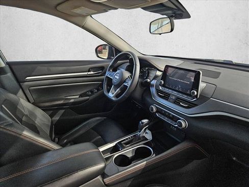 Used 2024 Nissan Altima 2.5 SR FWD image 11